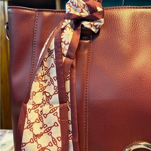 Cloe Burgundy Tote Bag with Scarf and crossbody strap - Picture 3 of 10